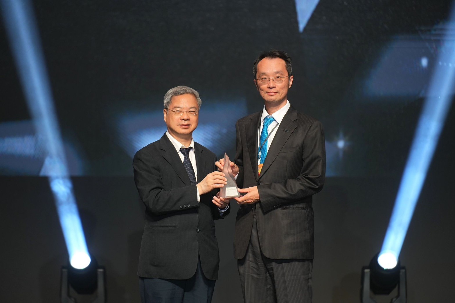 �����_��177����͸����Micro LED�@ʾ�����@���_����Ʒ�y�|���������_����@ʾ�aƷ�аl��������������������ң������I��